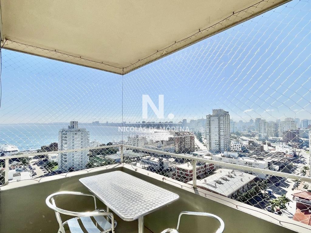 Vende apartamento de 3 dormitorios con excelente