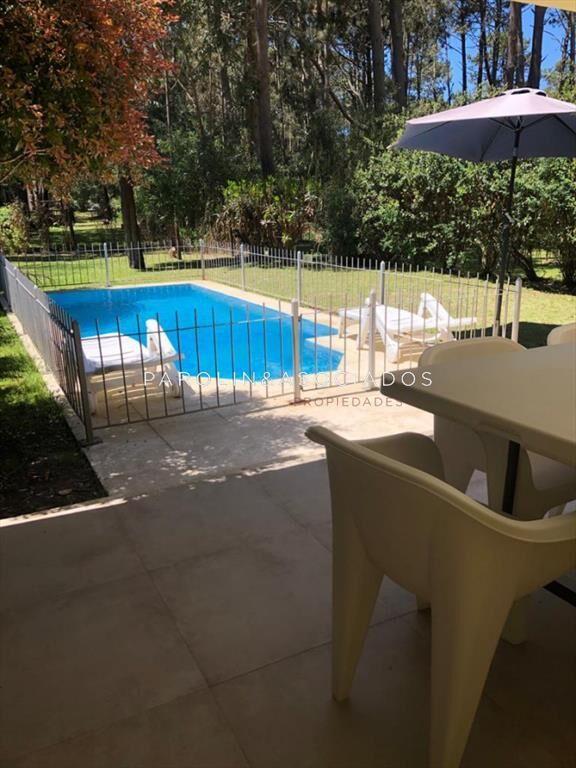 Venta de casa de 4 dormitorios en complejo Punta
