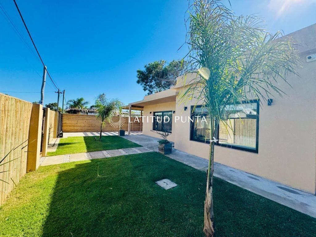 Moderna casa de 3 dormitorios en Balneario Buenos