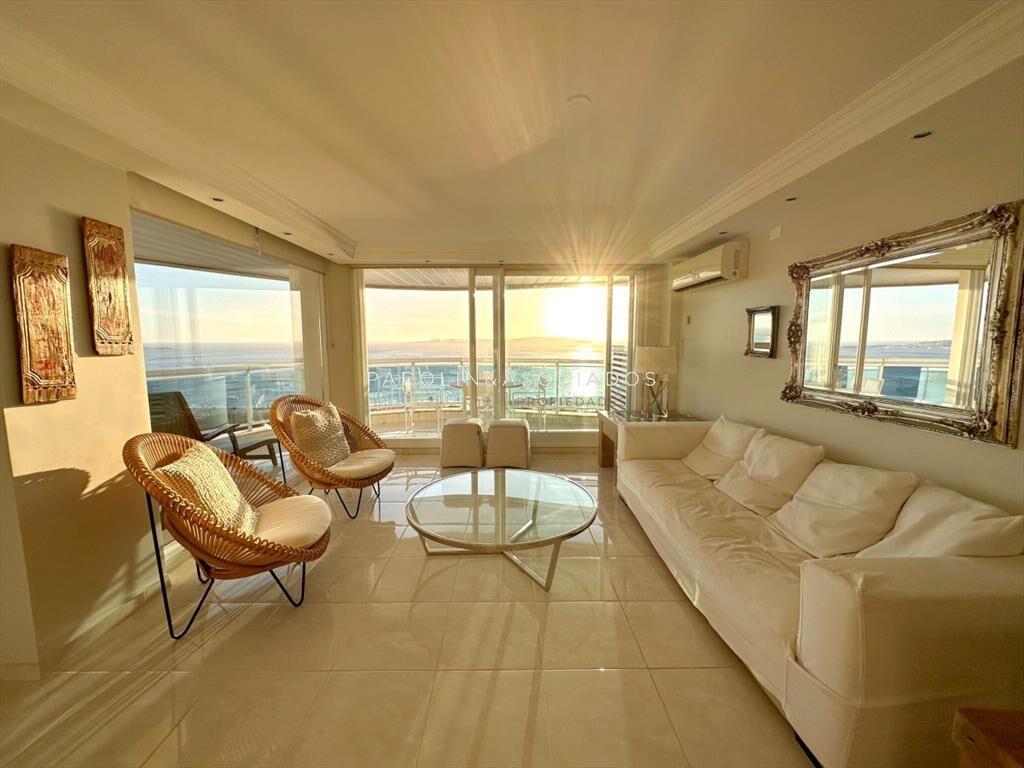 Apartamento en venta de 3 dormitorios en Tower,