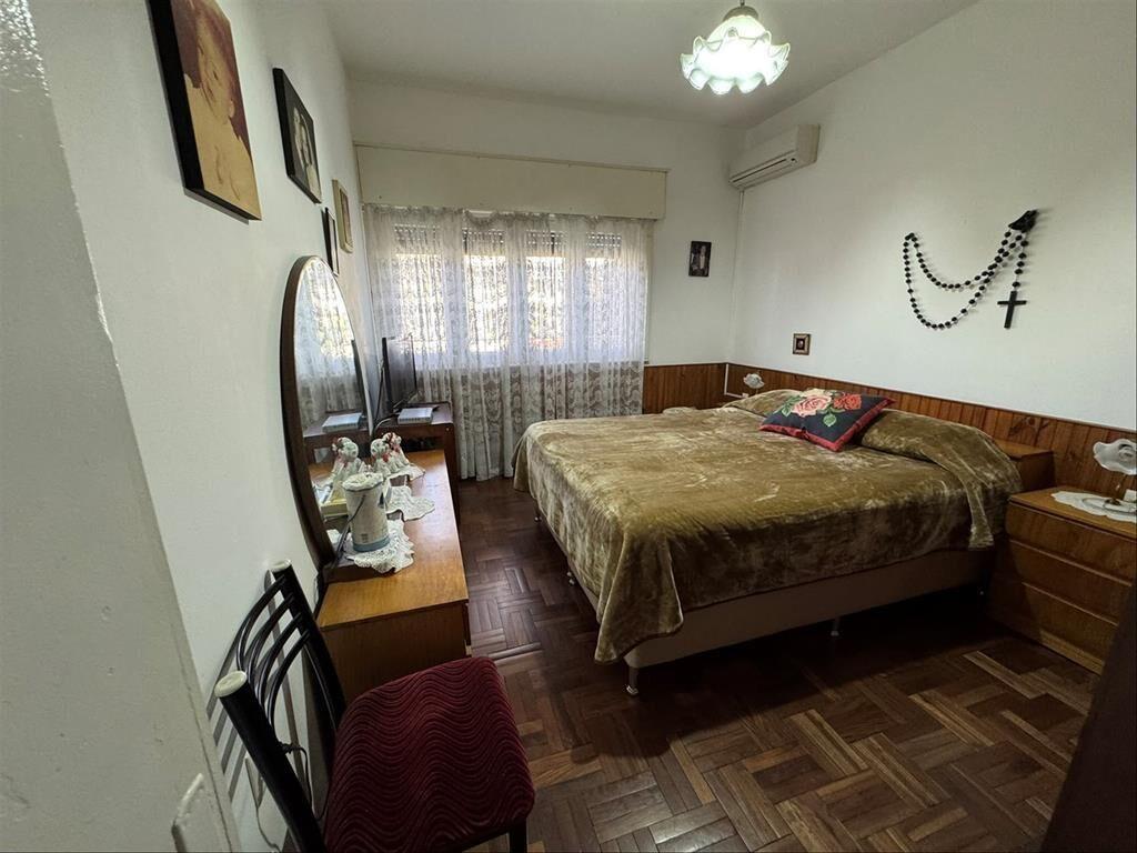 VENTA DE CASA MALVIN 3 DORMITORIOS UNA PLANTA GRAN FONDO