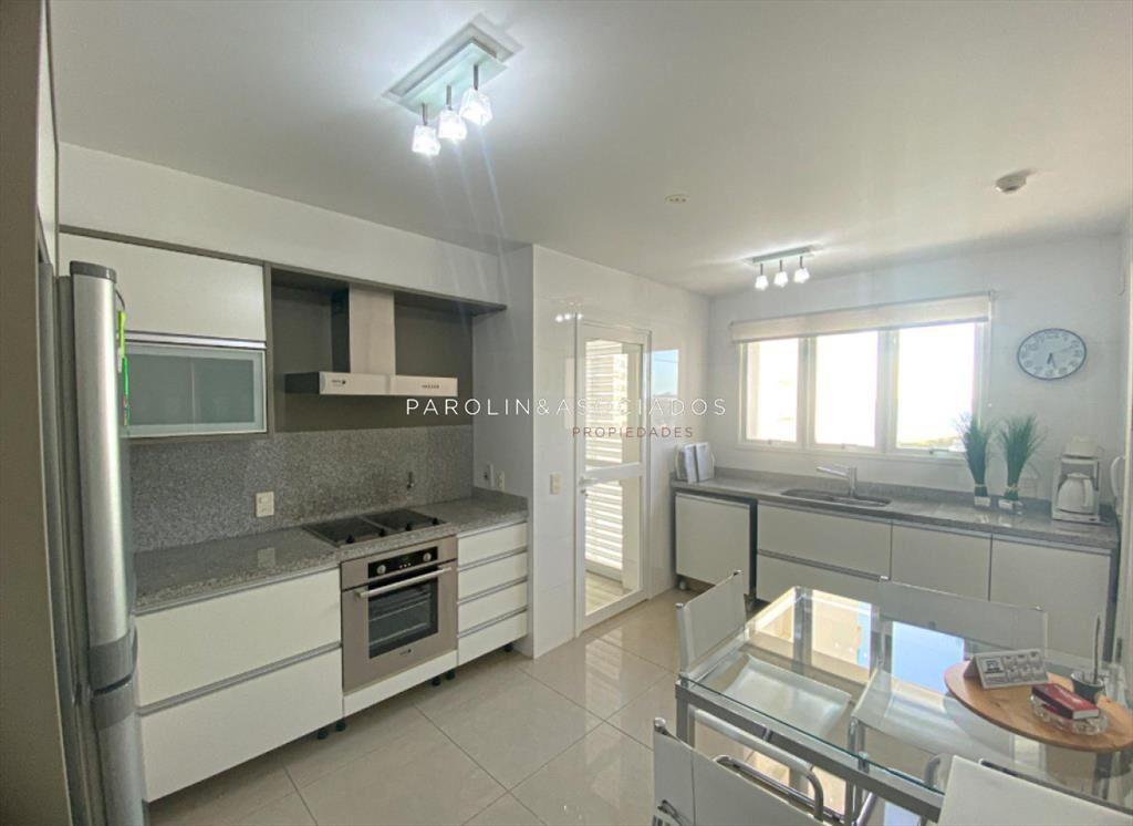 Apartamento en venta de 4 dormitorios mas de en