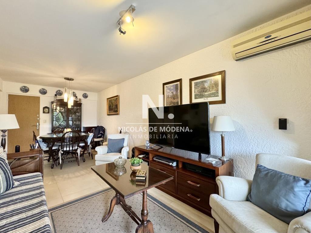 Apartamento reciclado en edifico Helios Punta Del