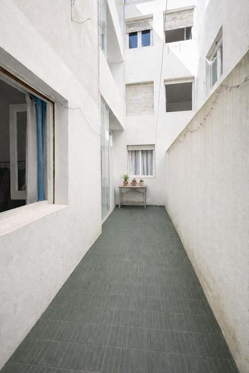 Venta apartamento de dos dormitorios con patio. Tres Cruce