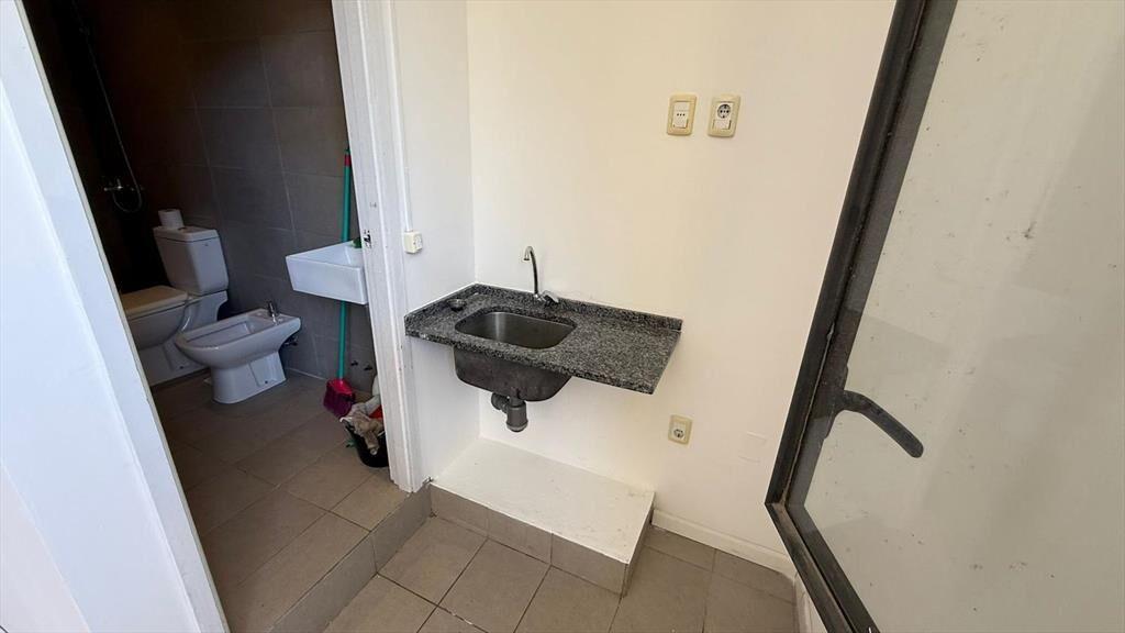 Gran loft en peatonal Sarandi frente a la Plaza Matriz !!
