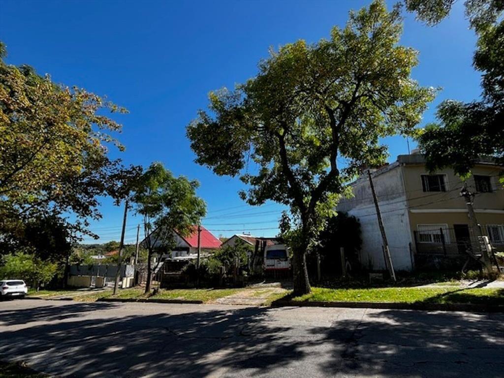 Venta terreno con mejoras en Aires Puros