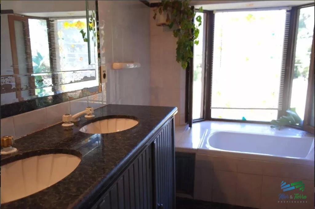 Casa de 4 dormitorios con piscina en alquiler en