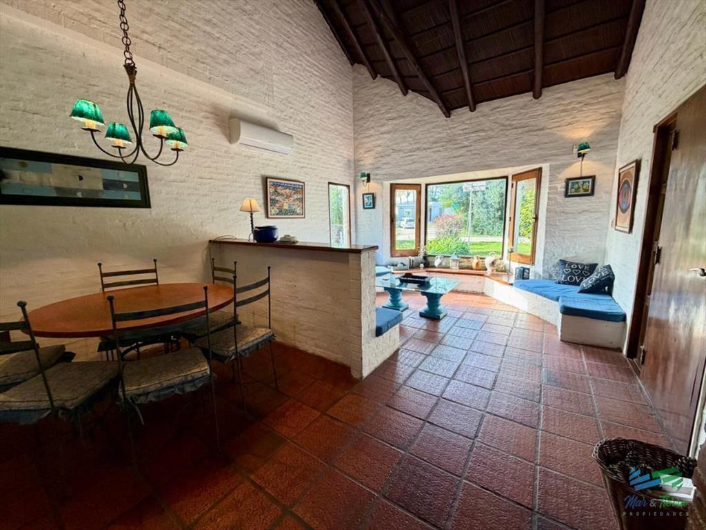 En venta casa 4 dormitorios, con piscina, en del