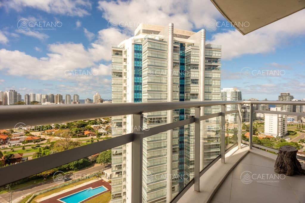 3 y dependencia Sunrise Tower, Piso Alto, Playa