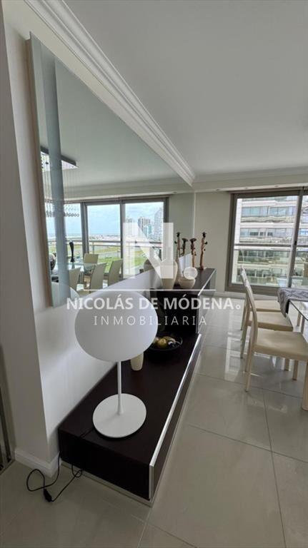 En venta apartamento de 3 dormitorios en Brava,