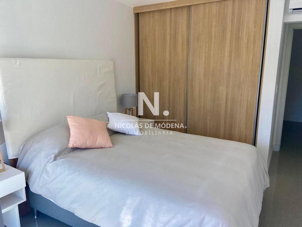 Vende Apartamento de 2 dormitorios con terraza con parrille