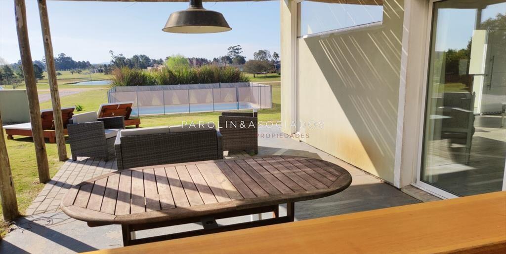 Casa e venta con 3 dormitorios y excelentes vistan en El Qu