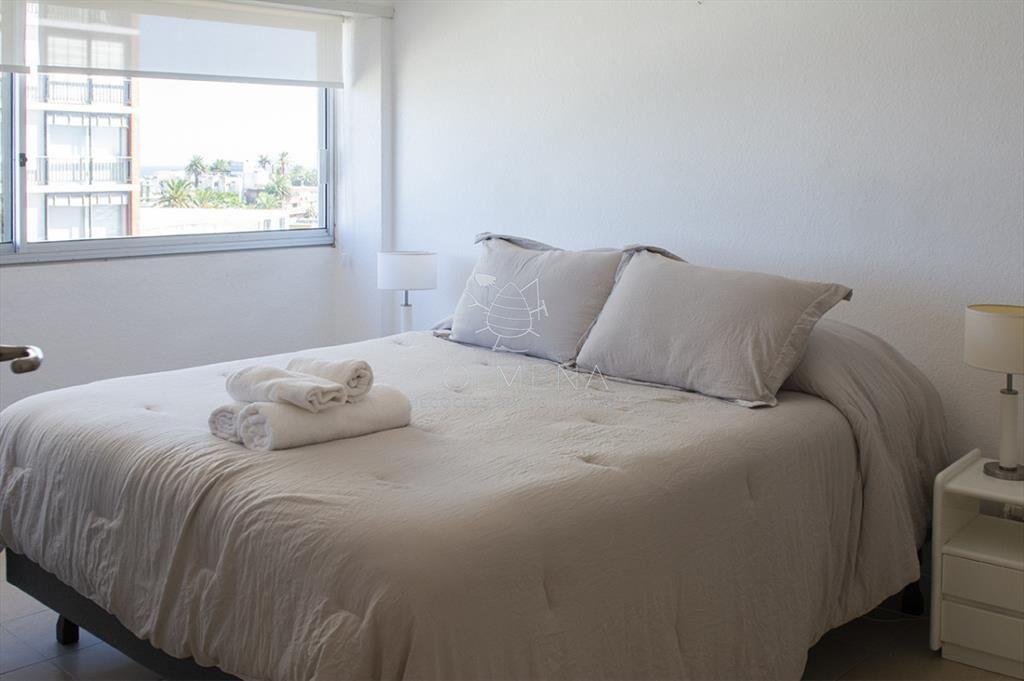 Apartamento de 2 dormitorios con vista al mar en venta en P