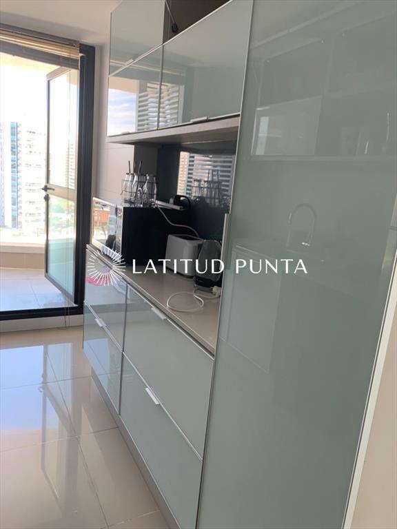 Apartamento de 3 dormitorios en Artower