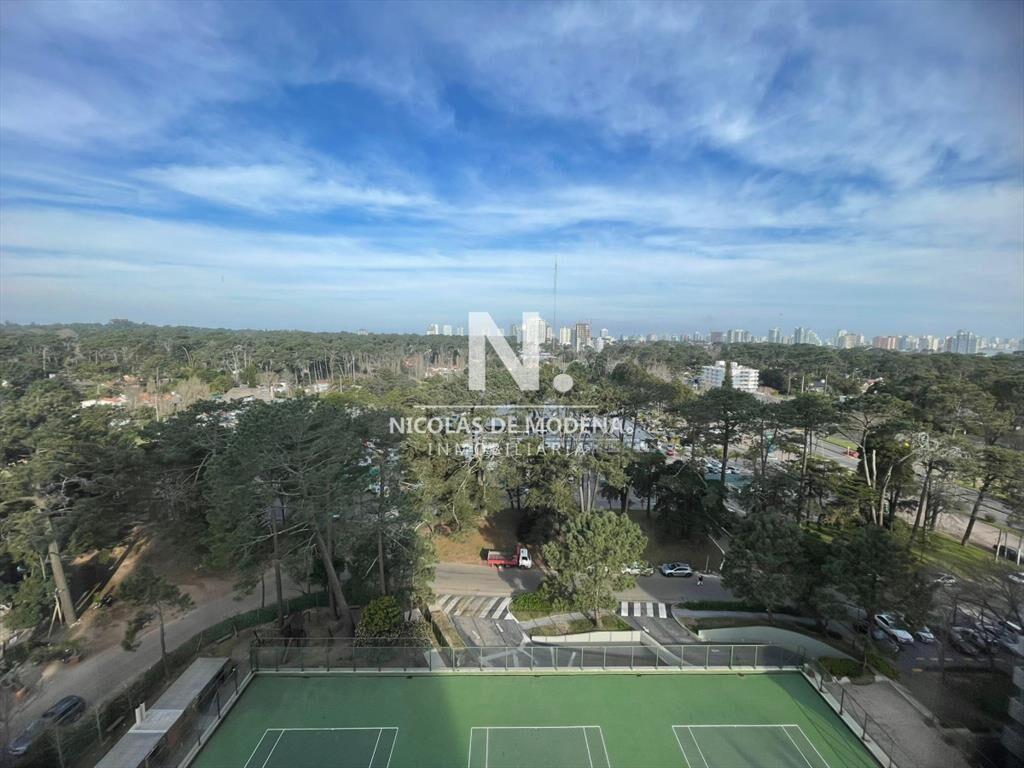 Vende piso alto en Roosevelt Center, Punta del