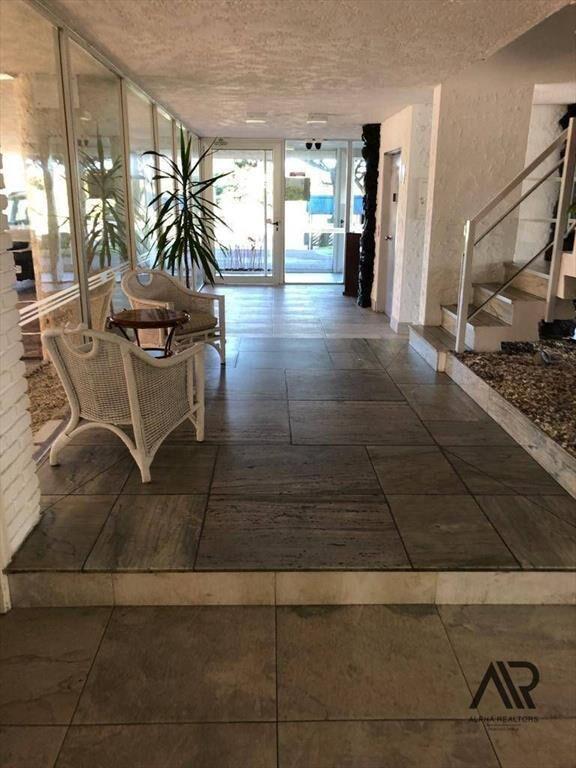 Apartamento en Alquiler Anual c/ cochera en Rambla parad...