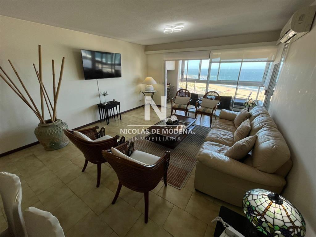Apartamento en alquiler de 3 dormitorios en Linea