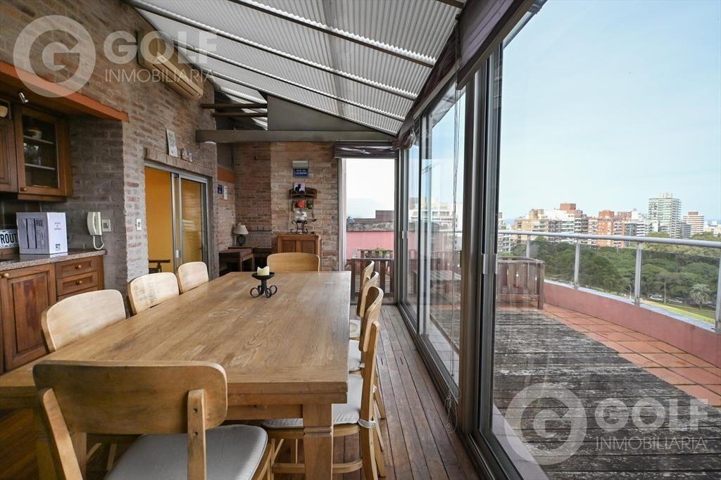 VENTA DE PENTHOUSE TRIPLEX CON 4 COCHERAS Y PARRILLERO EN P