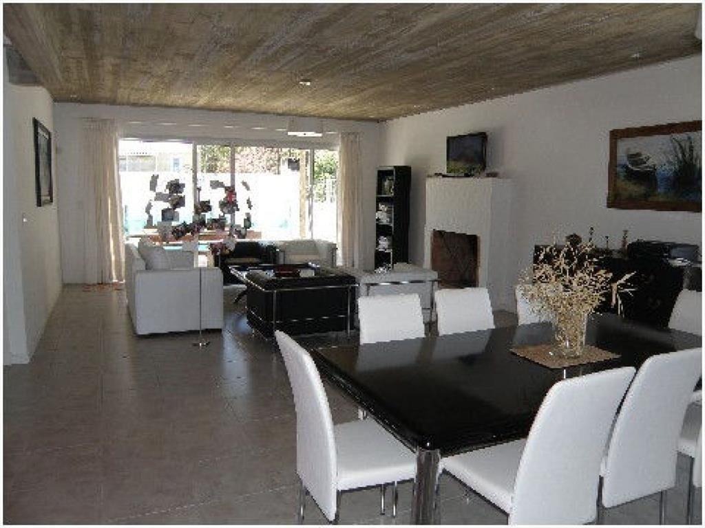 VENTA DE CASA DE 3 DORMITORIOS EN LA BARRA PUNTA DEL ESTE
