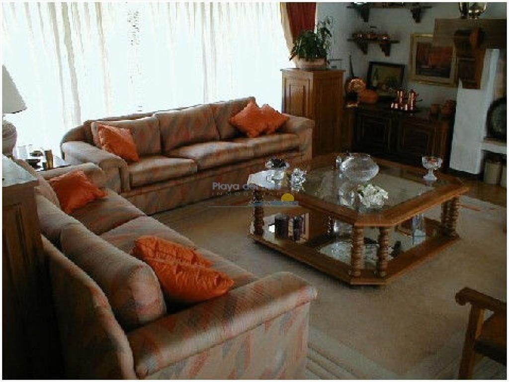 hermosa cvasa con muy buen parque escucha oferta