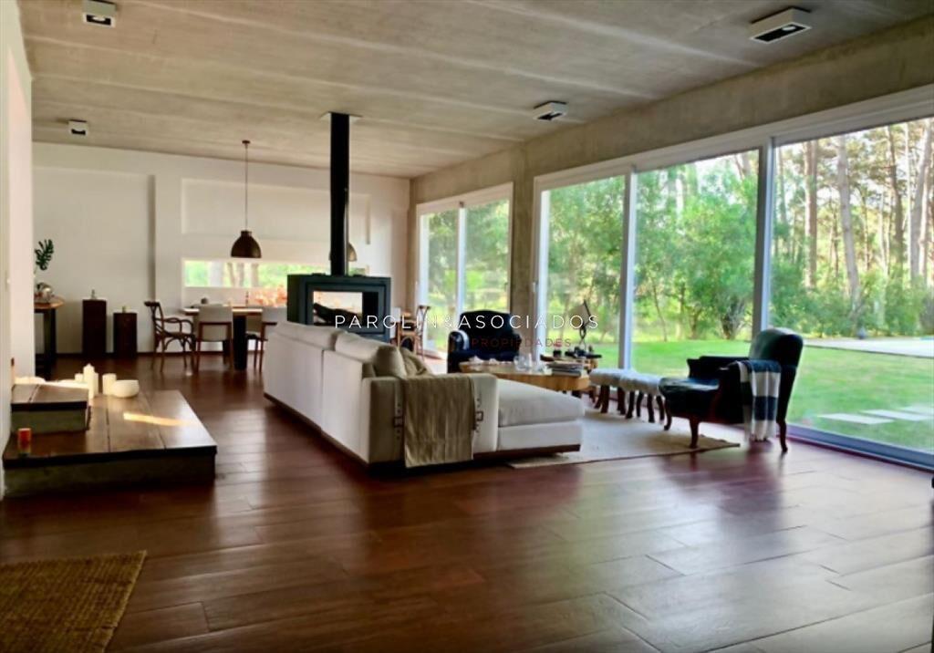 Casa en venta de 4 dormitorios en Montoya, Punta del Este.