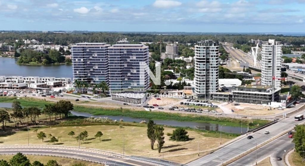 Venta Apartamento de 3 Dormitorios Esquinero en