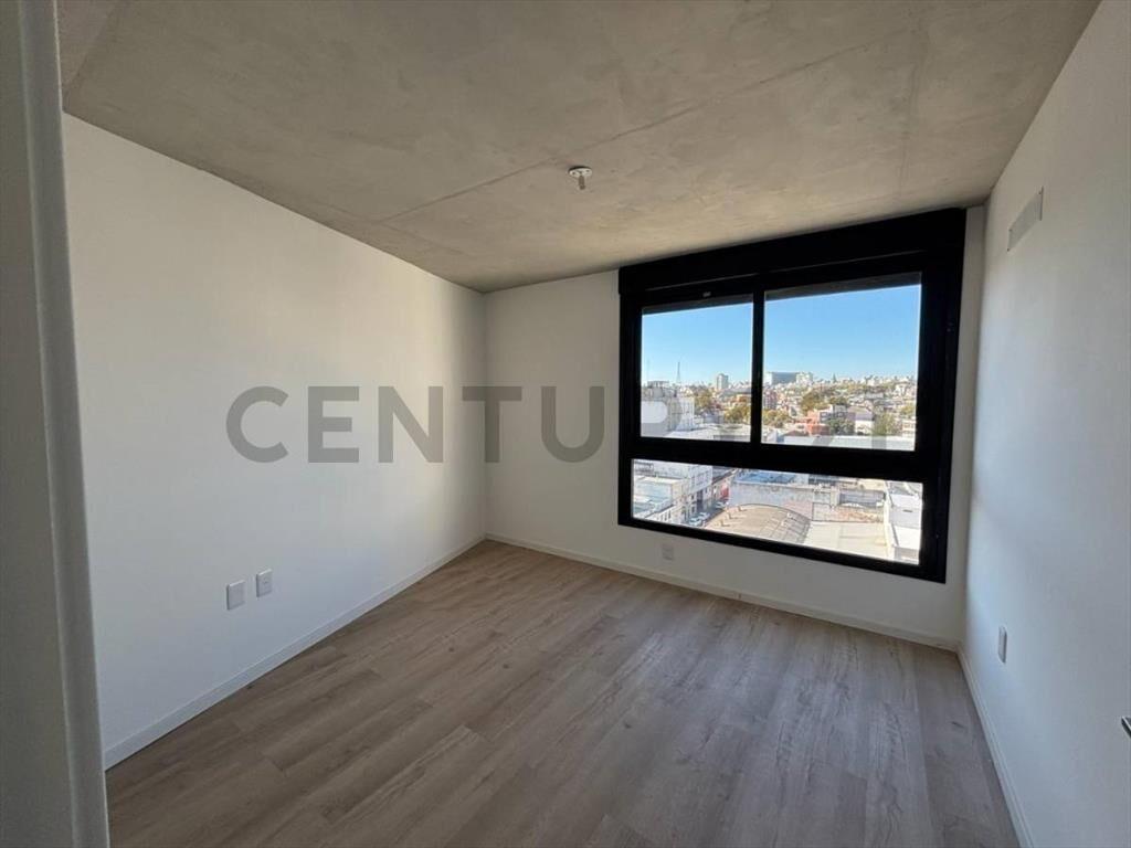 Av. libertador piso alto .Venta apartamento 3 Dorm , 2 Ba...