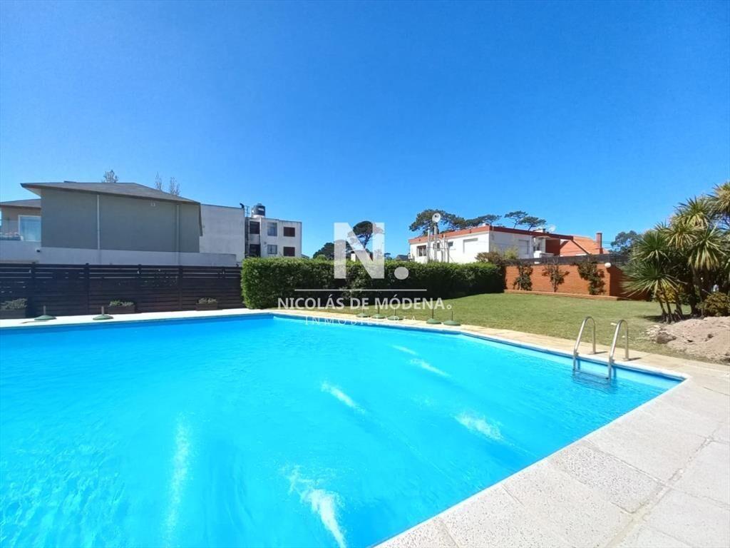 Apartamento en primera fila de Playa Mansa, con 3