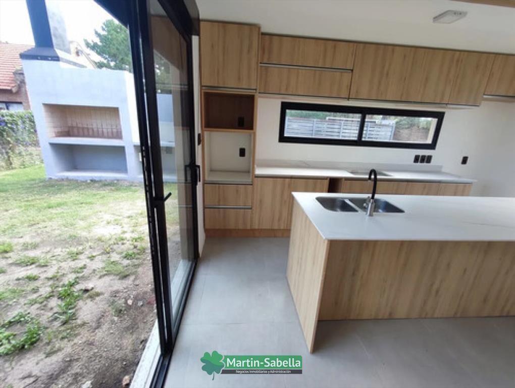 Casa en alquiler - El Pinar, Canelones