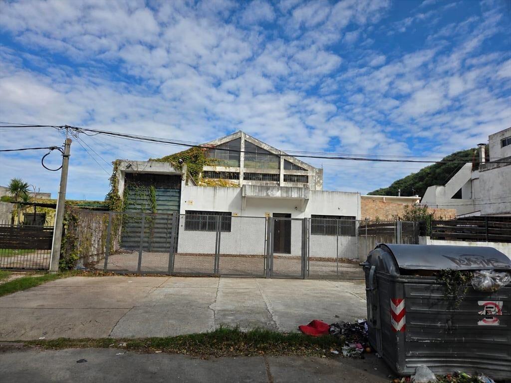 Proximo Bv Batlle y Ordoñez y Varela, 511 m2 edificados, t