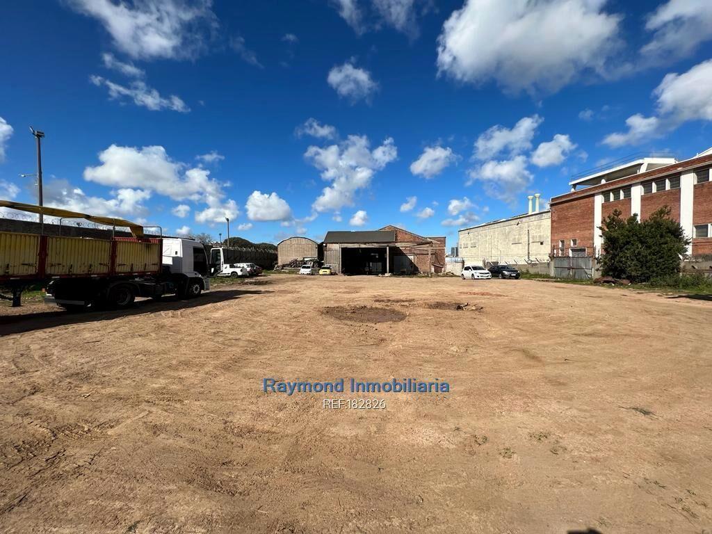 1200m2 contruidos en terreno de 3500m2 en Bella Vista