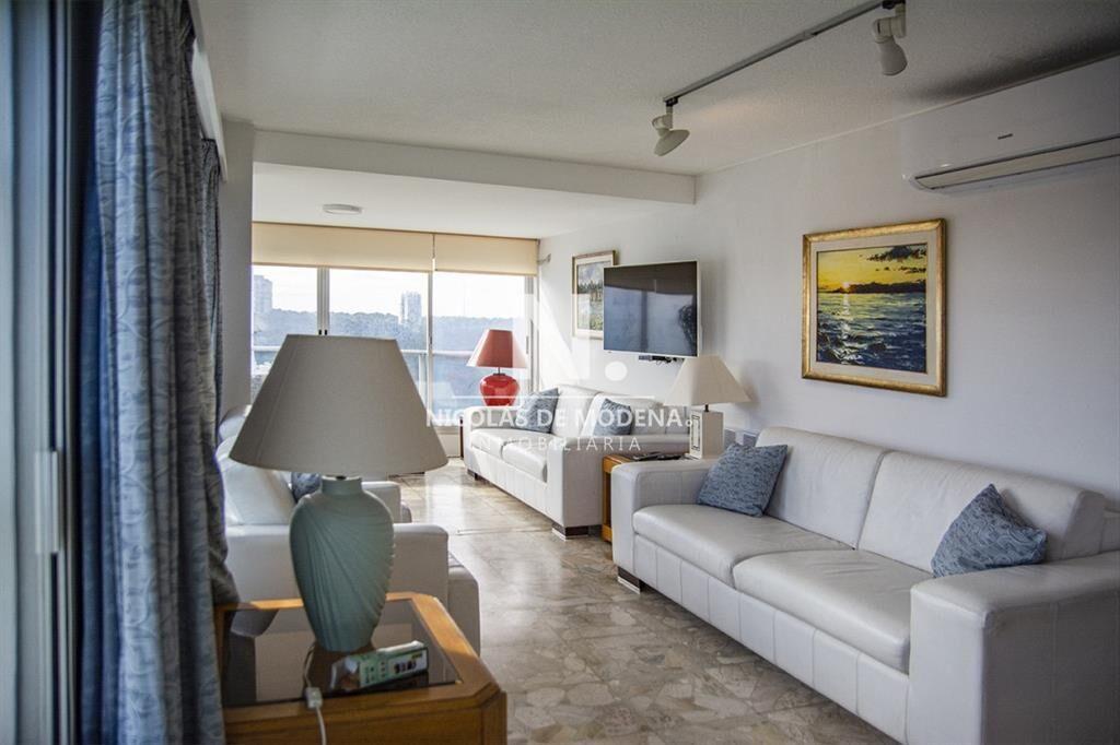 Se vende Hermoso Penthouse frente al mar de 3 con