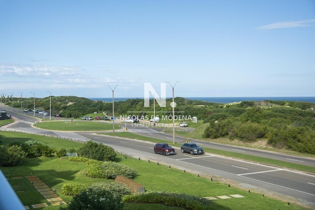 En venta apartamento de 3 Dormitorios en Punta a