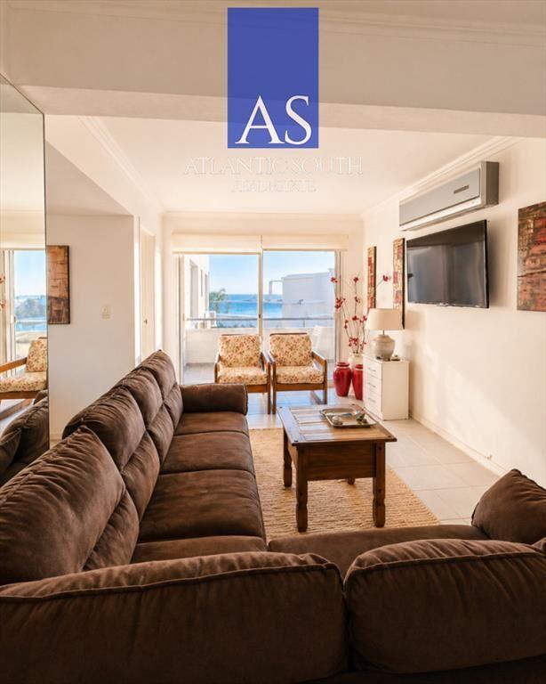 Apartamento de 3 Dormitorios con Vista Parcial al