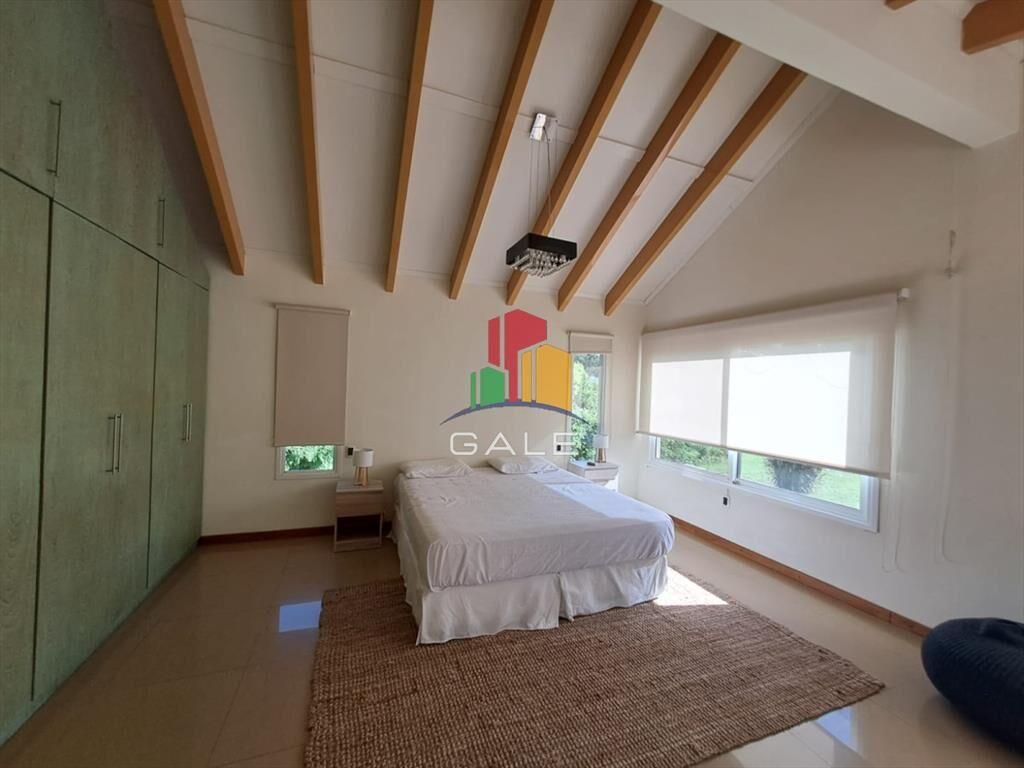 Espaciosa Casa en Barrio Privado de 6 dorm y en