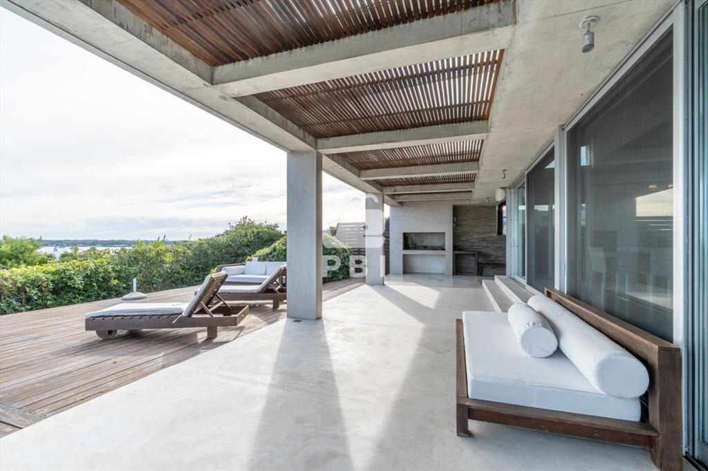 Casa en alquiler temporario de Casa de 4 dormitorios en Lom
