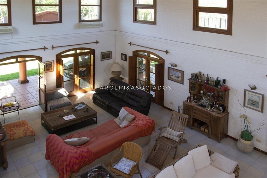 Casa de gran tamaÃ±o ubicada en zona