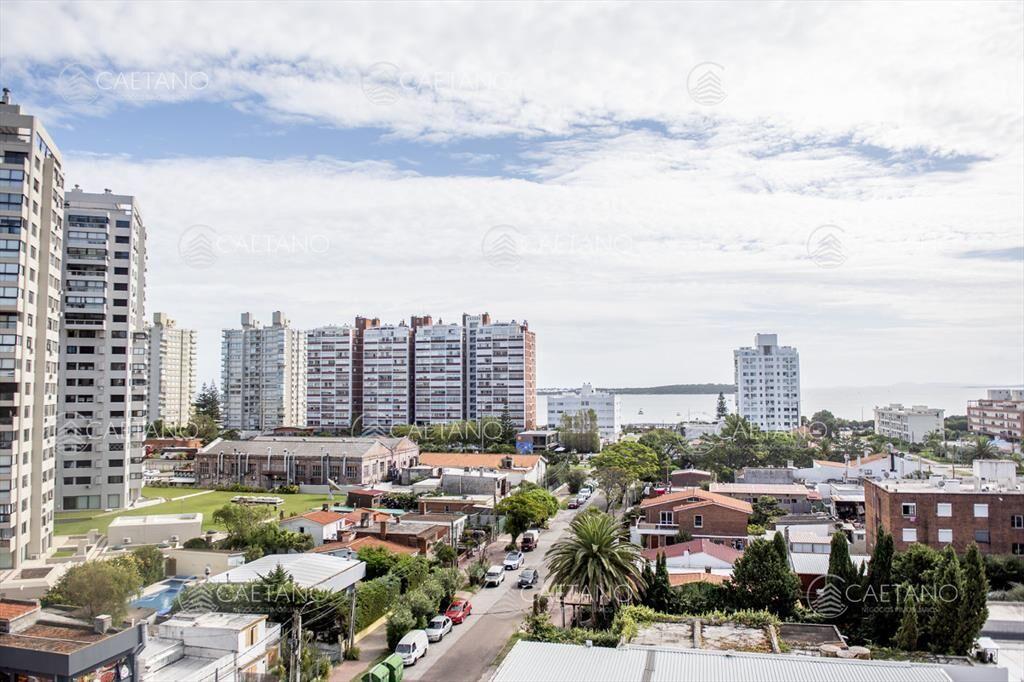 Vende apartamento de 2 dormitorios en Brava Punta del Este