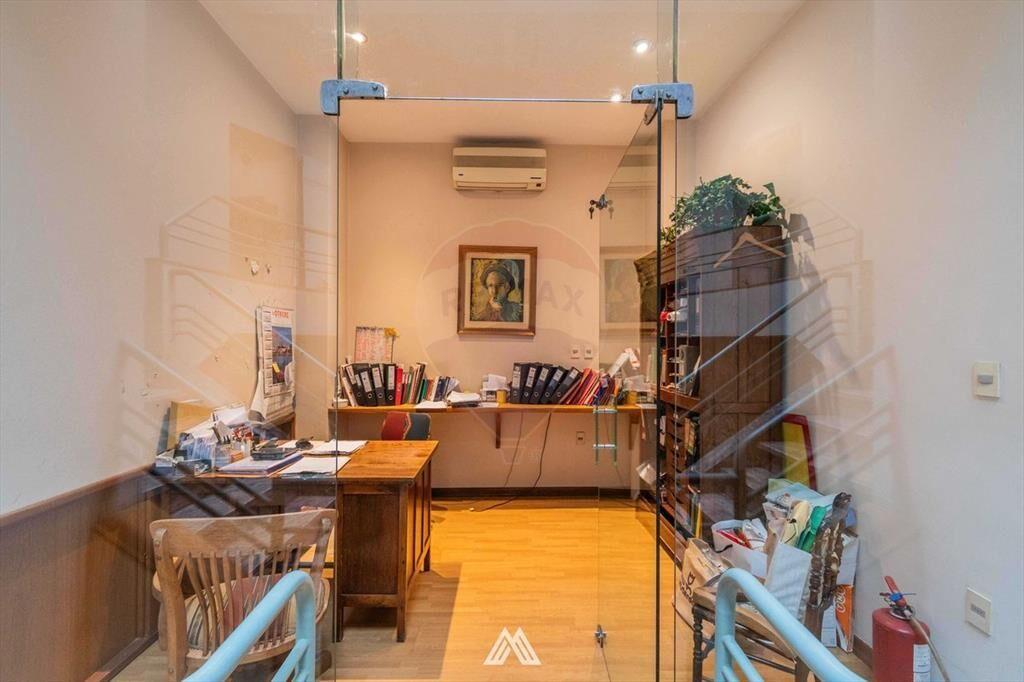 Gran local en VENTA! Barrio centro. 603 mts2!