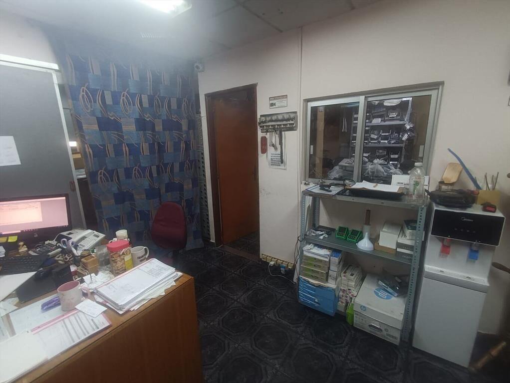 Depósito + locales en gran punto comercial de mucha demanda