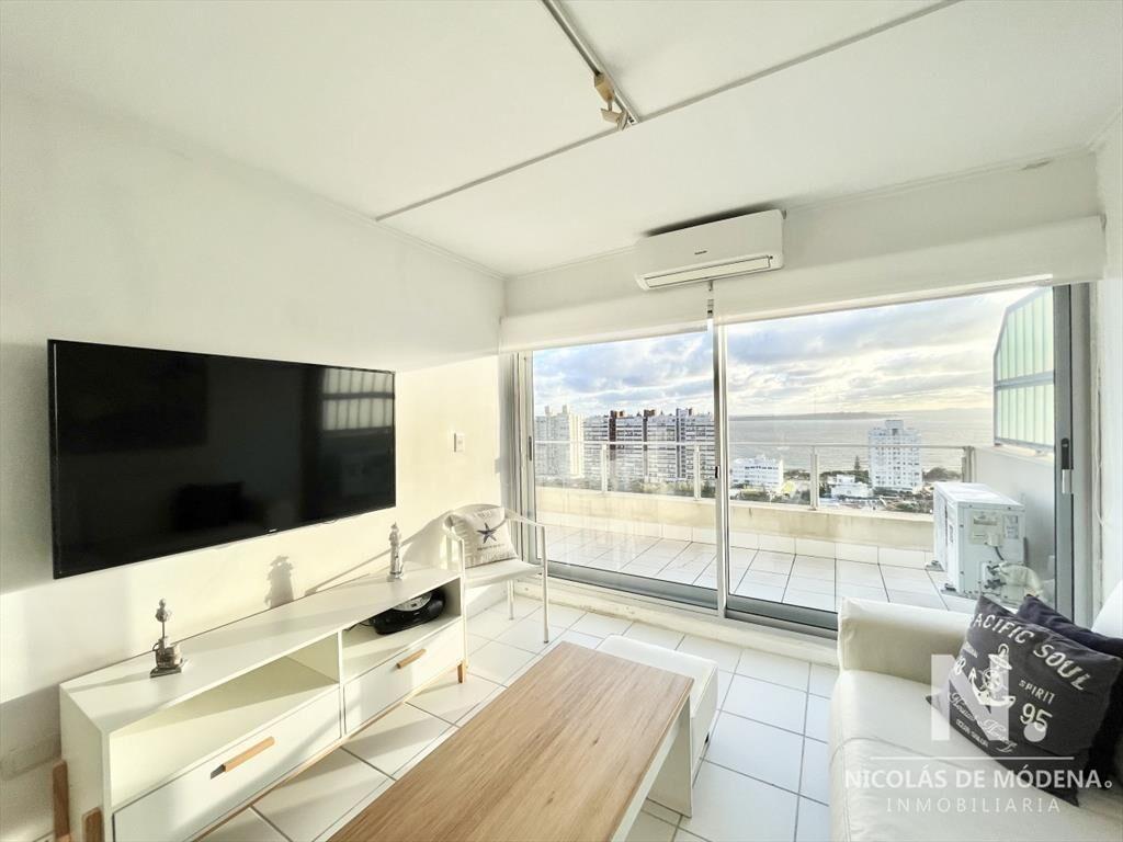 Phenthouse en Alquiler de Tres Dormitorios, con Terraza en
