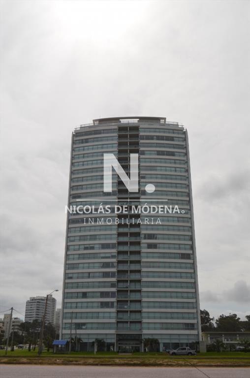 Premiun sobre playa brava.