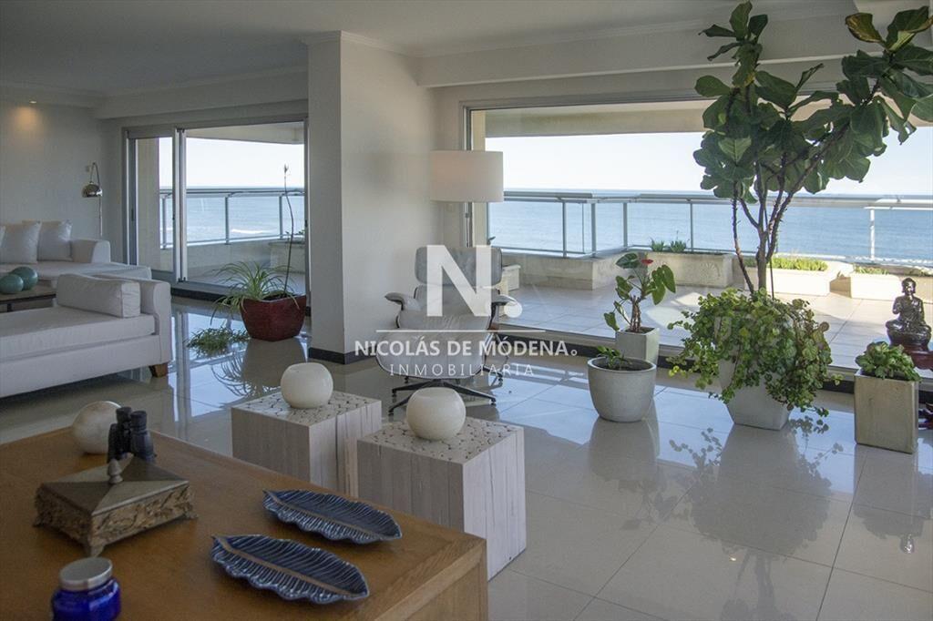 Apartamento de 3 dormitorios en Torre Lobos frente al Mar,