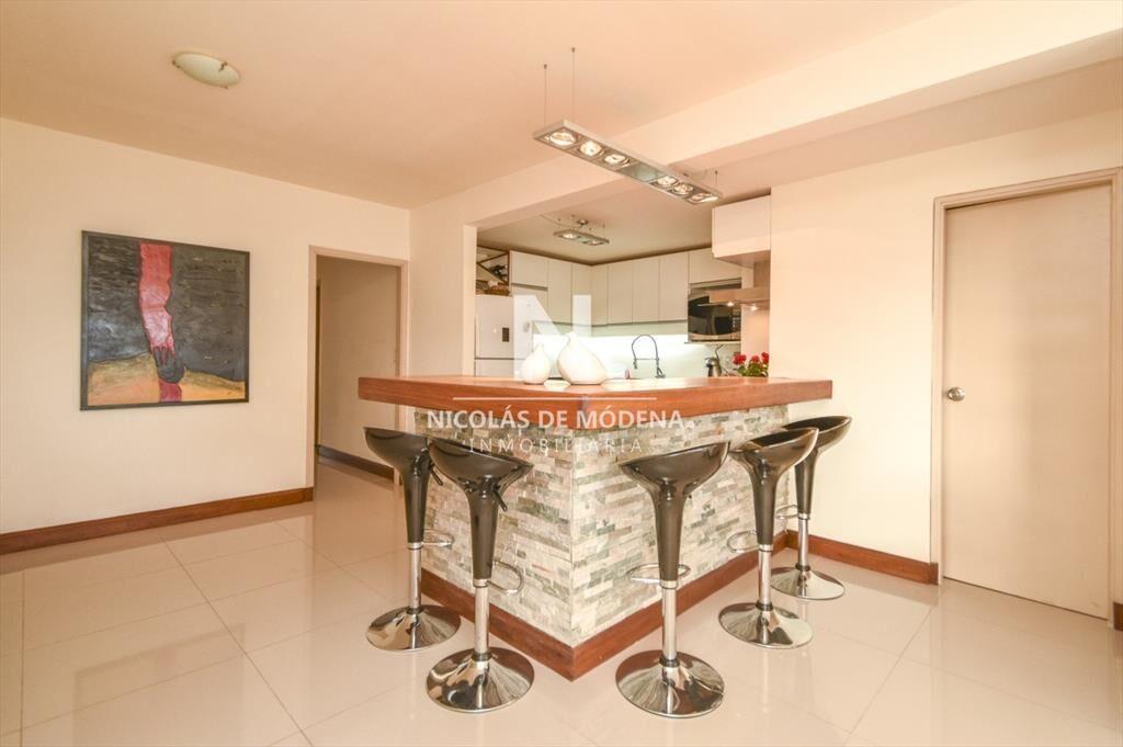 Espectacular Apartamento de Tres Dormitorios al -
