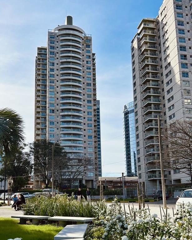 VENTA - APARTAMENTO TORRES NÁUTICAS - 4 DORMITORIOS