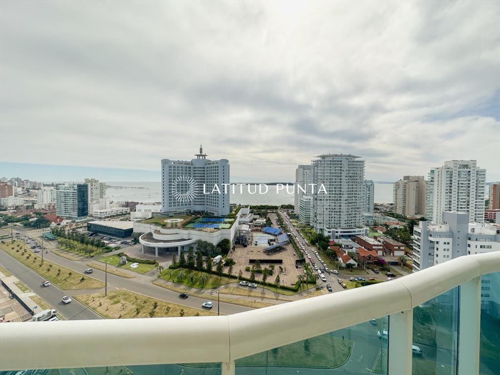 Apartamento en Casino Tower, 2 dormitorios y