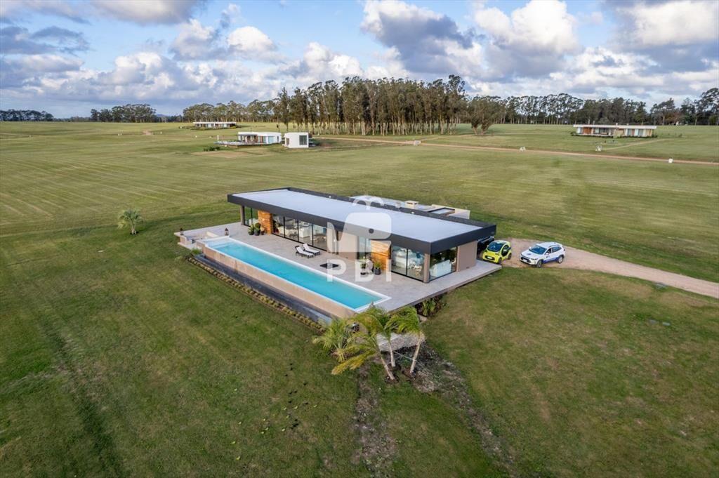 Casa de 2 dormitorios en Laguna de los Cisnes - :