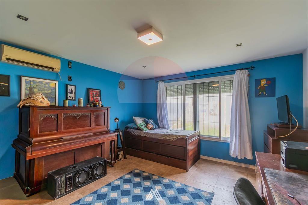 Se VENDE CASA 4 DORMITORIOS EN COLON