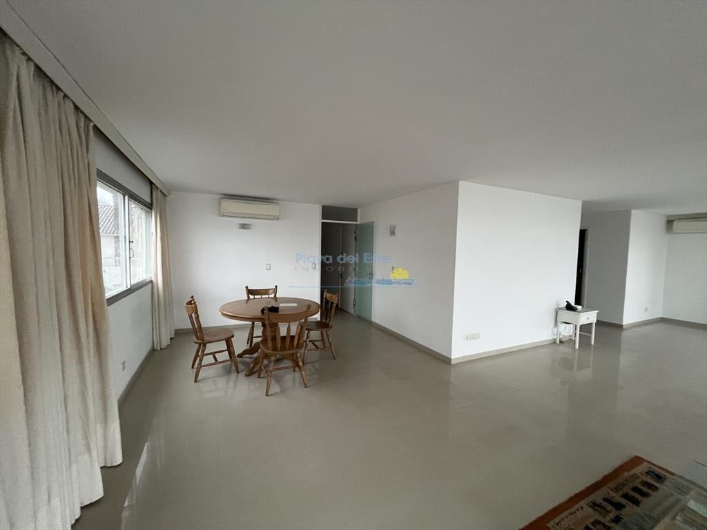 Apartamento en venta, puerto Punta del Este.