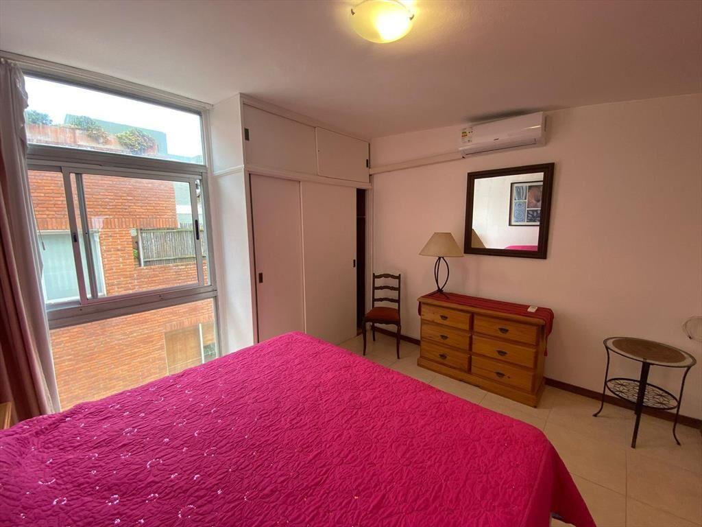 Playa Brava sobre Rambla a metros del mar. Apartamento 1 do
